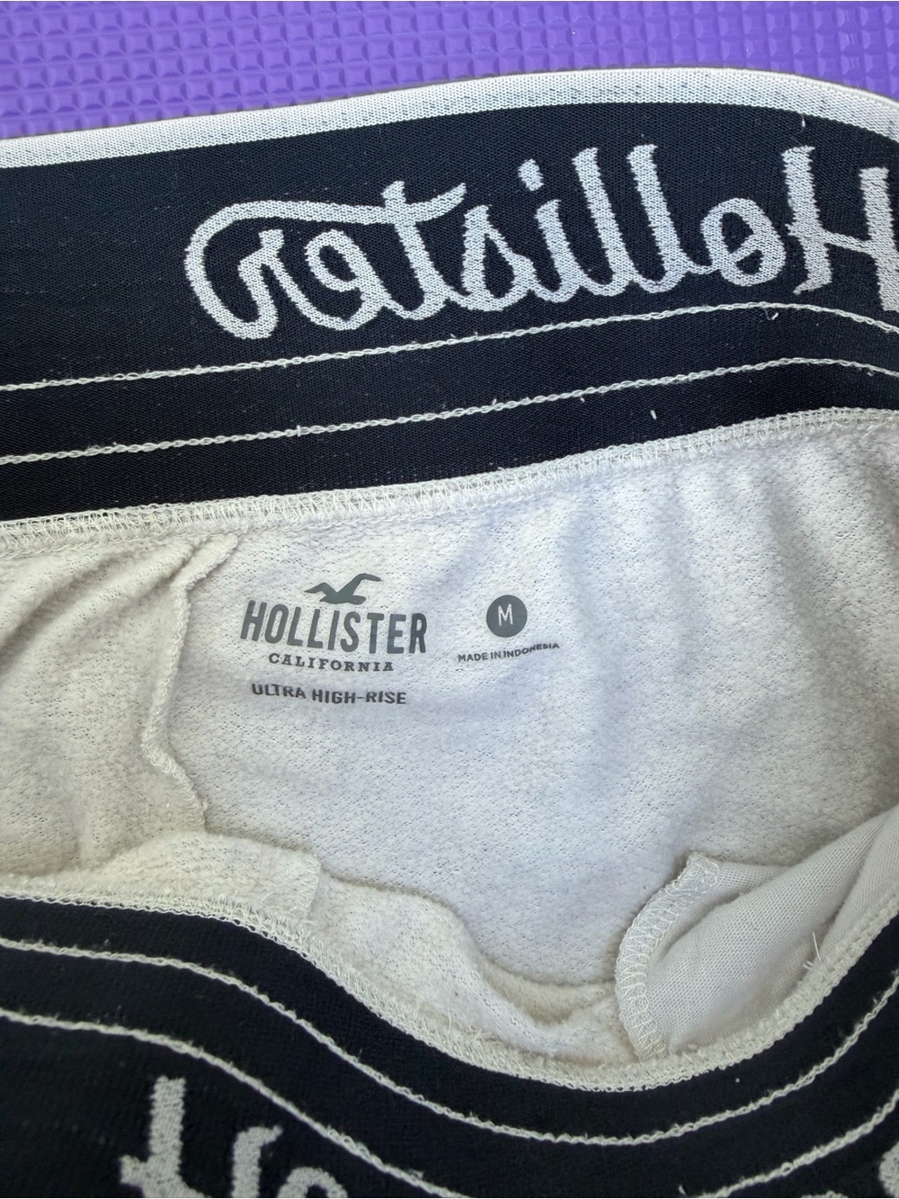 Hollister Ultra High Rise Light Heather Gray Joggers with Branded Waistband - Picture 5 of 5